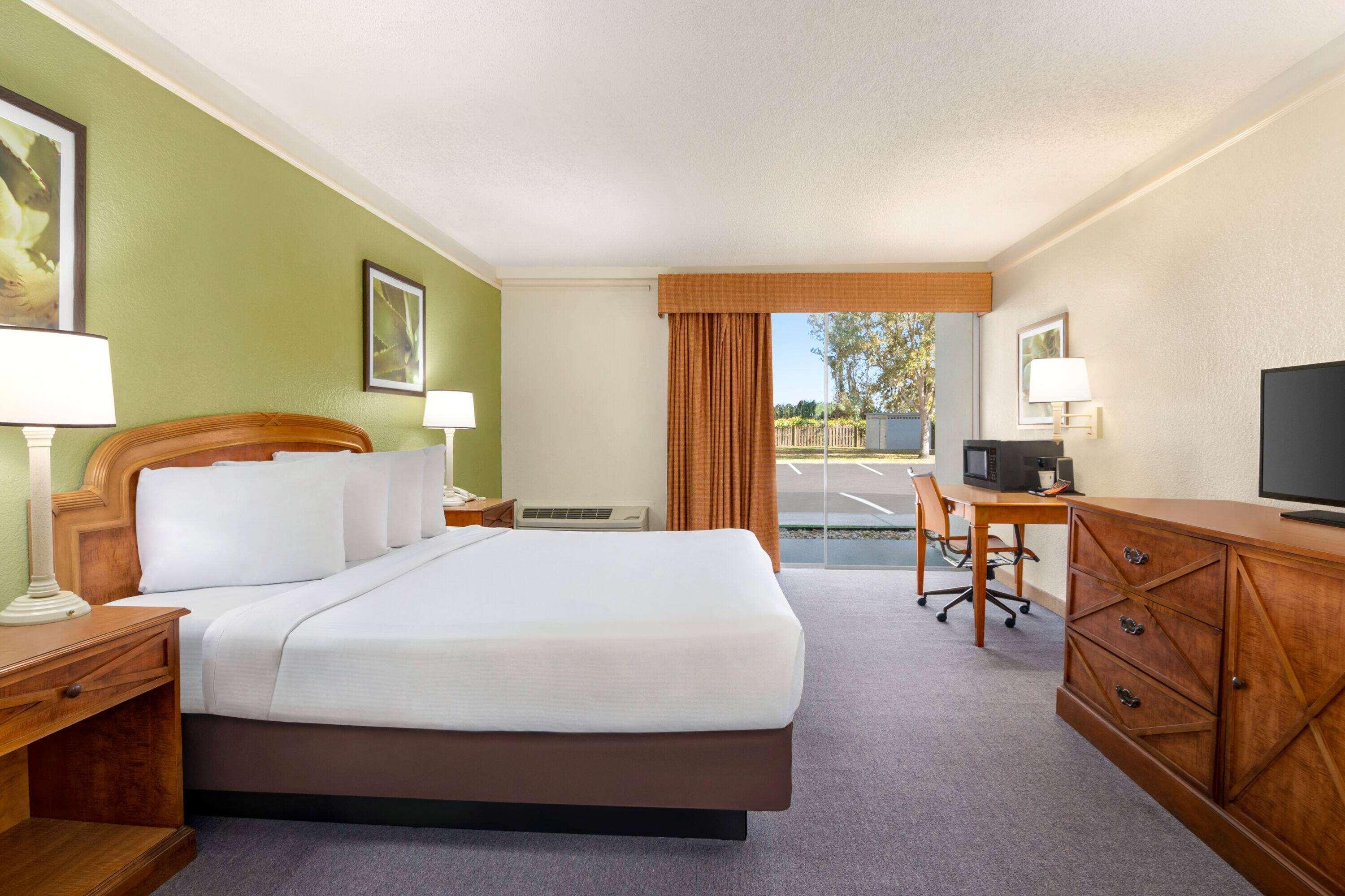 Baymont By Wyndham Daytona Beach - Intl Speedway Esterno foto