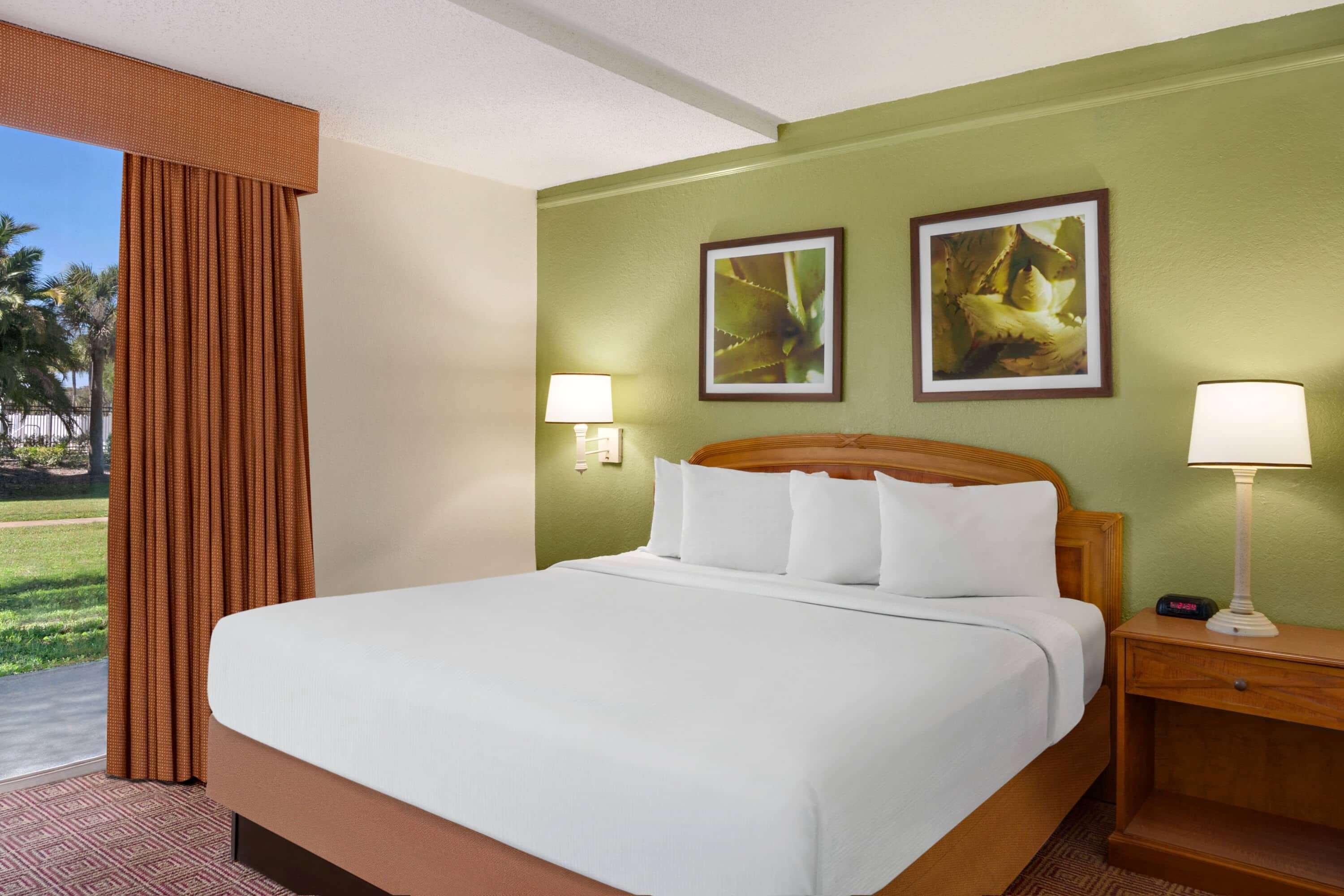 Baymont By Wyndham Daytona Beach - Intl Speedway Esterno foto