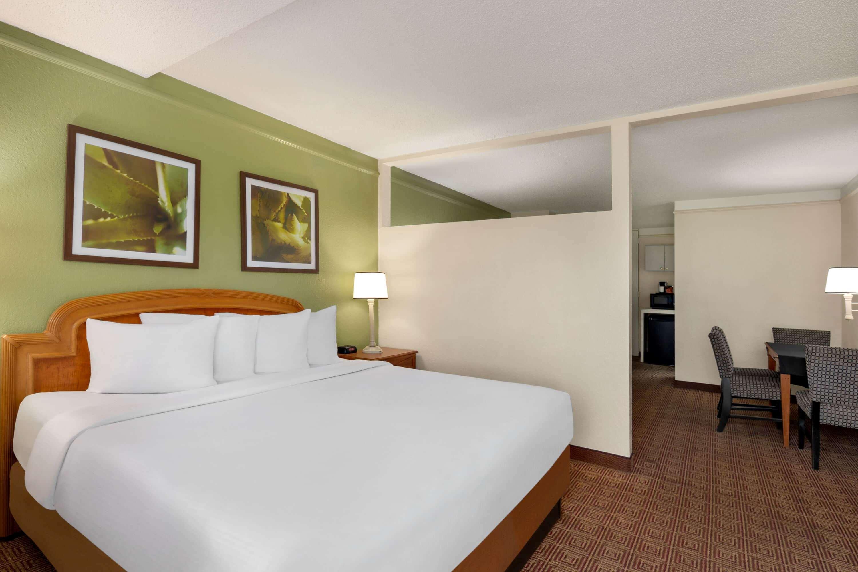 Baymont By Wyndham Daytona Beach - Intl Speedway Esterno foto