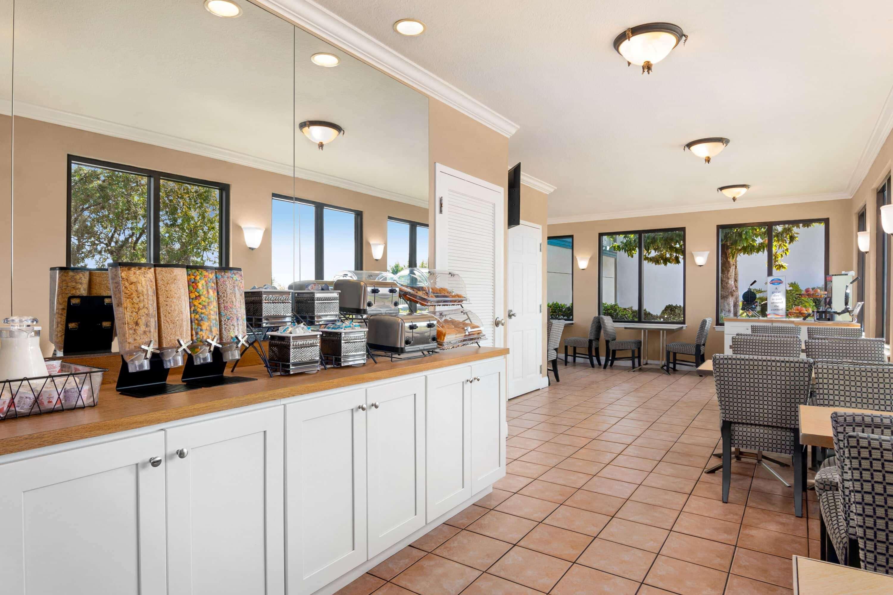 Baymont By Wyndham Daytona Beach - Intl Speedway Esterno foto